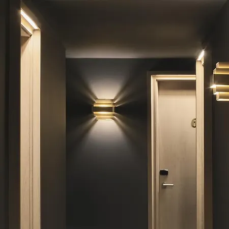 Yurbban Trafalgar Szálloda 3*