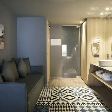 Uma House By Yurbban Trafalgar فندق