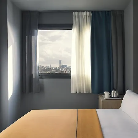 Hotel Yurbban Trafalgar