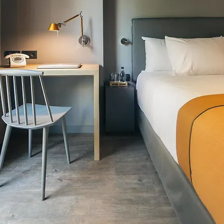 Yurbban Trafalgar Hotell