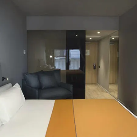 Yurbban Trafalgar Hotell 3*