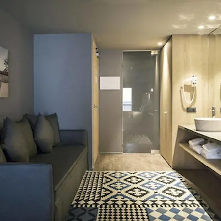 Yurbban Trafalgar Hotell 3*
